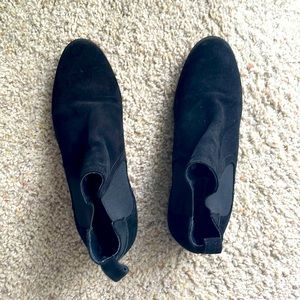 Suede black boots